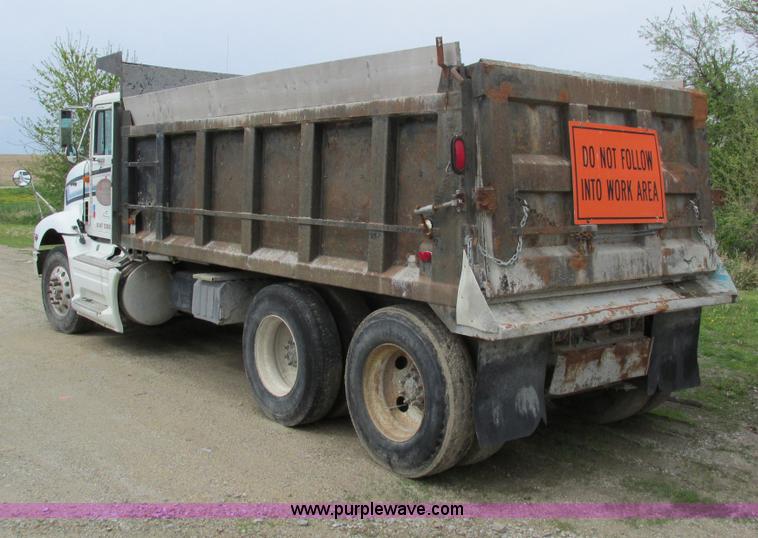 image for item I4177 1994 International 9200 dump truck