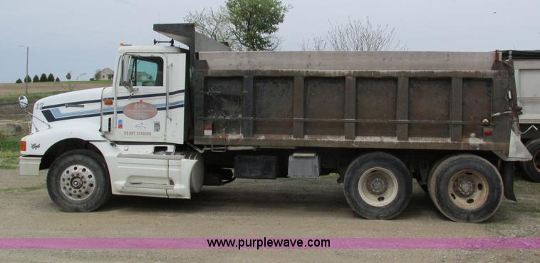 image for item I4177 1994 International 9200 dump truck