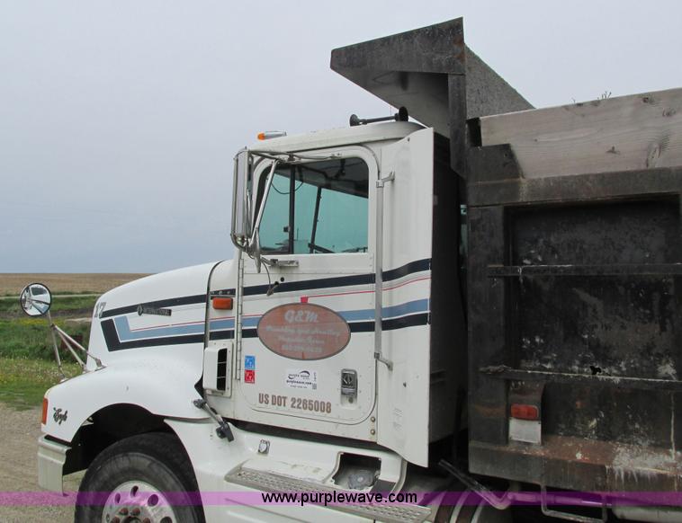 image for item I4177 1994 International 9200 dump truck