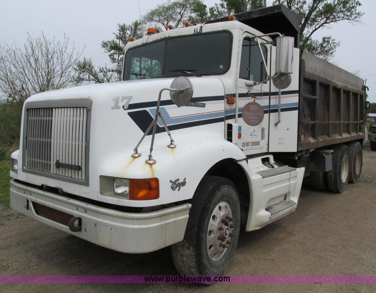 image for item I4177 1994 International 9200 dump truck