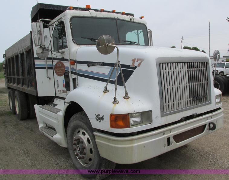 image for item I4177 1994 International 9200 dump truck