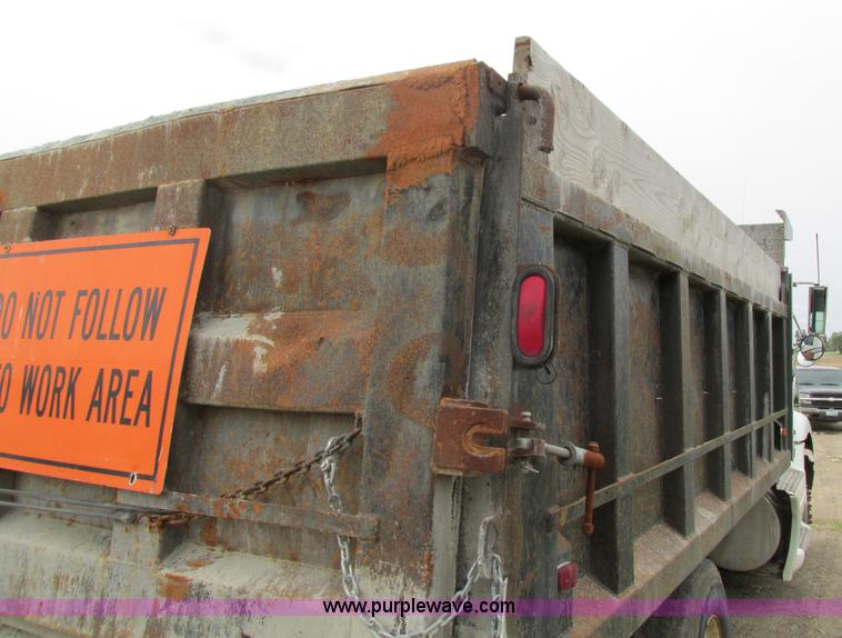 image for item I4177 1994 International 9200 dump truck
