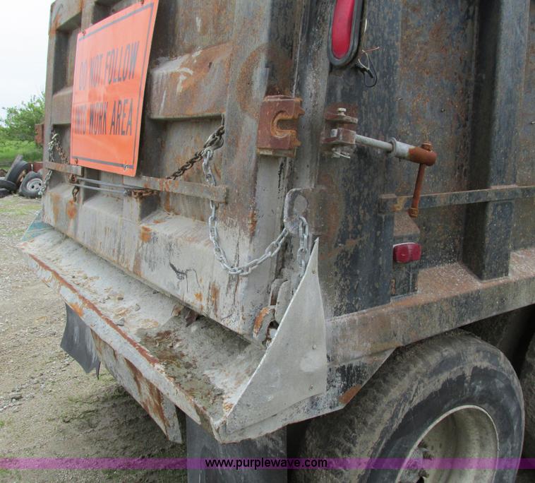 image for item I4177 1994 International 9200 dump truck