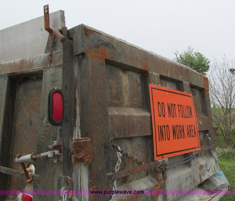 image for item I4177 1994 International 9200 dump truck