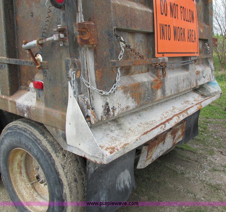 image for item I4177 1994 International 9200 dump truck