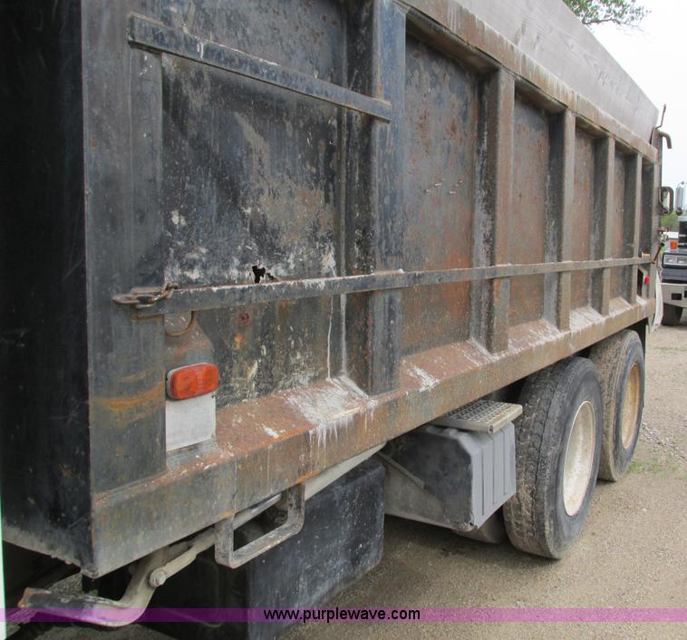 image for item I4177 1994 International 9200 dump truck