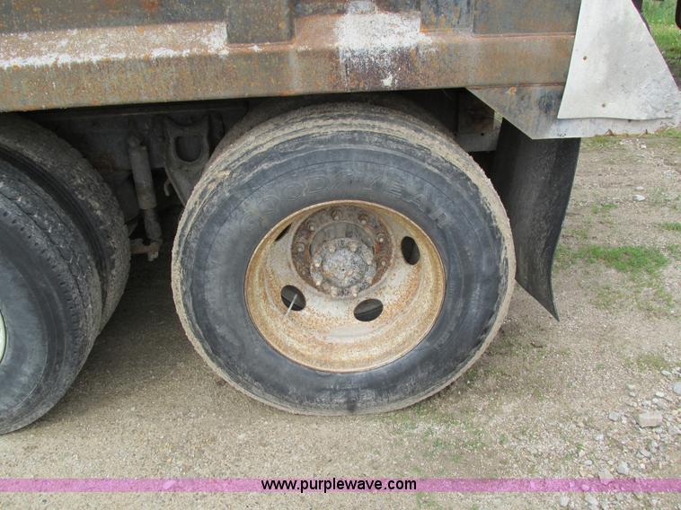 image for item I4177 1994 International 9200 dump truck