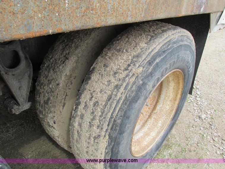 image for item I4177 1994 International 9200 dump truck