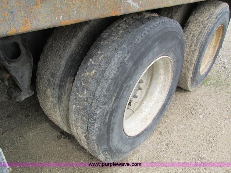 image for item I4177 1994 International 9200 dump truck