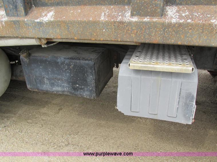 image for item I4177 1994 International 9200 dump truck