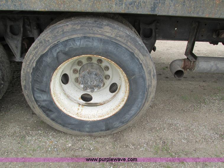 image for item I4177 1994 International 9200 dump truck