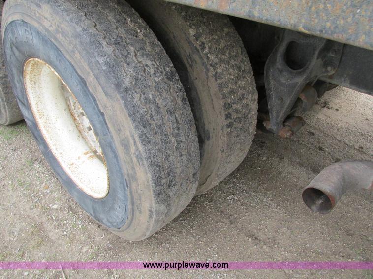 image for item I4177 1994 International 9200 dump truck