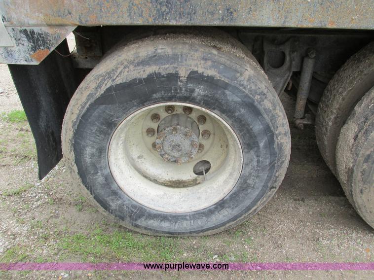 image for item I4177 1994 International 9200 dump truck