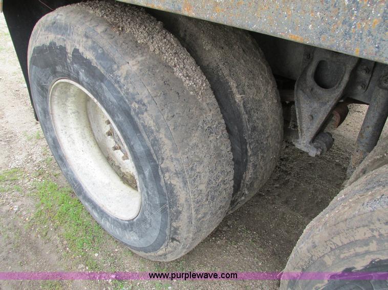 image for item I4177 1994 International 9200 dump truck