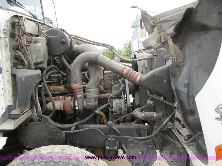 image for item I4177 1994 International 9200 dump truck
