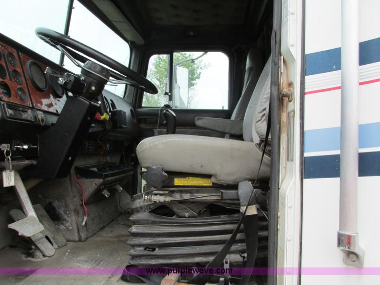 image for item I4177 1994 International 9200 dump truck