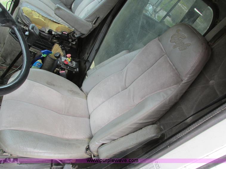 image for item I4177 1994 International 9200 dump truck