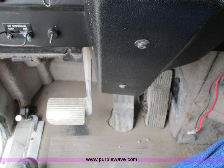 image for item I4177 1994 International 9200 dump truck