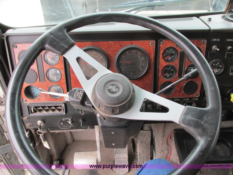 image for item I4177 1994 International 9200 dump truck