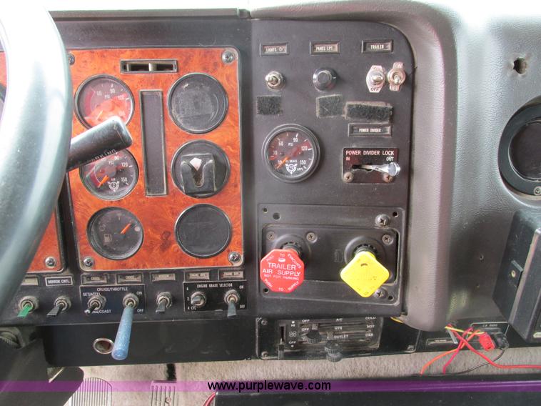 image for item I4177 1994 International 9200 dump truck