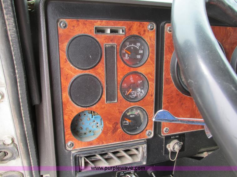 image for item I4177 1994 International 9200 dump truck