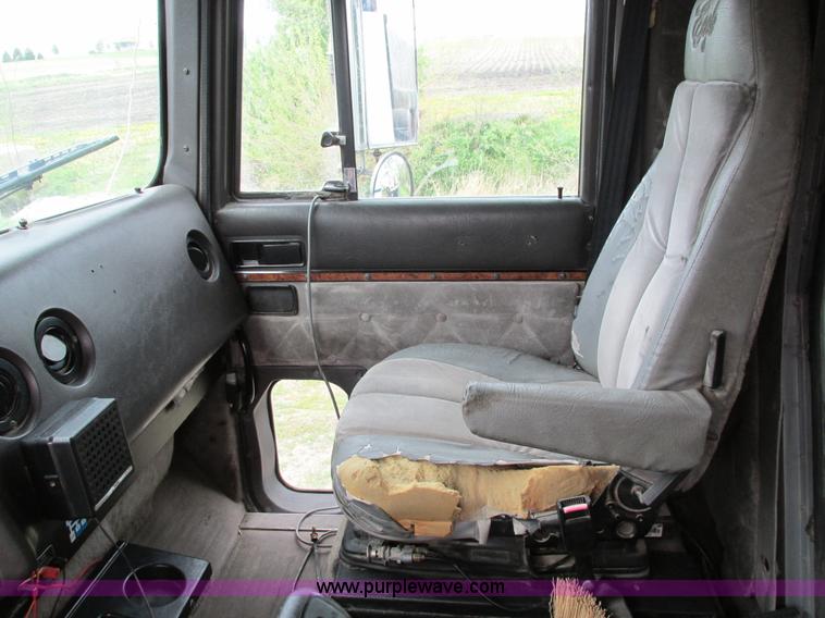 image for item I4177 1994 International 9200 dump truck