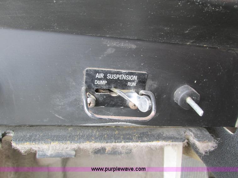 image for item I4177 1994 International 9200 dump truck