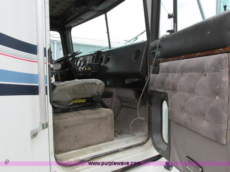 image for item I4177 1994 International 9200 dump truck