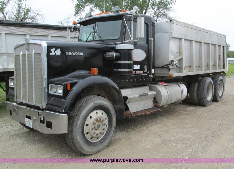 image for item I4180 1984 Kenworth W900 dump truck