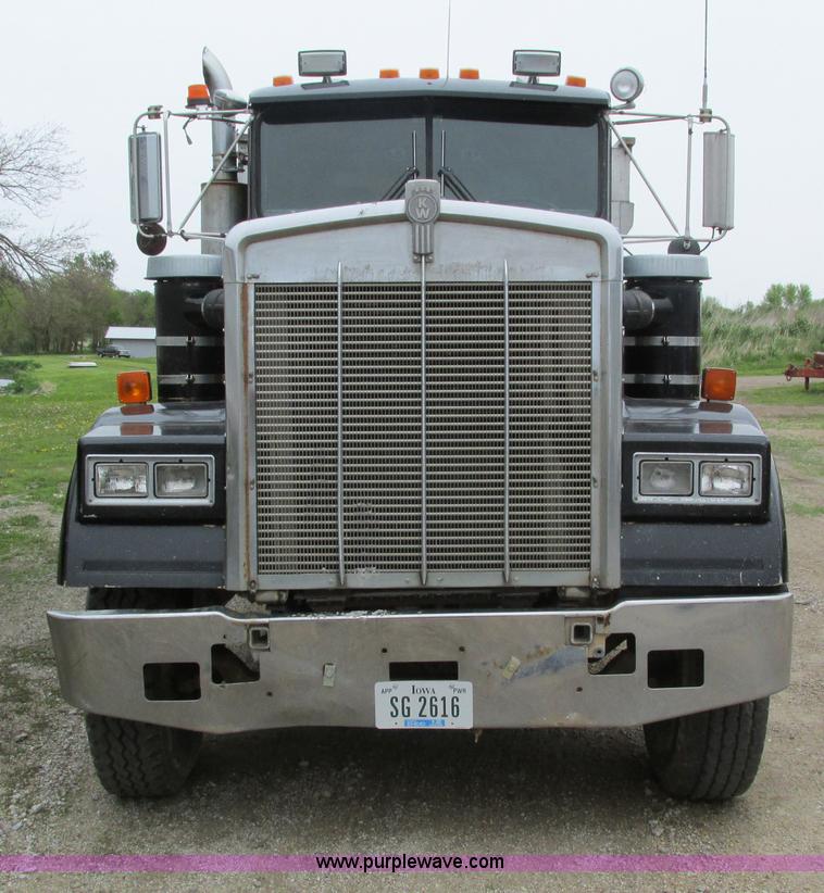 image for item I4180 1984 Kenworth W900 dump truck