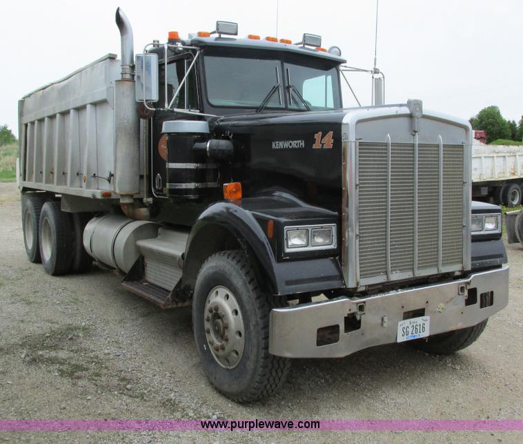 image for item I4180 1984 Kenworth W900 dump truck