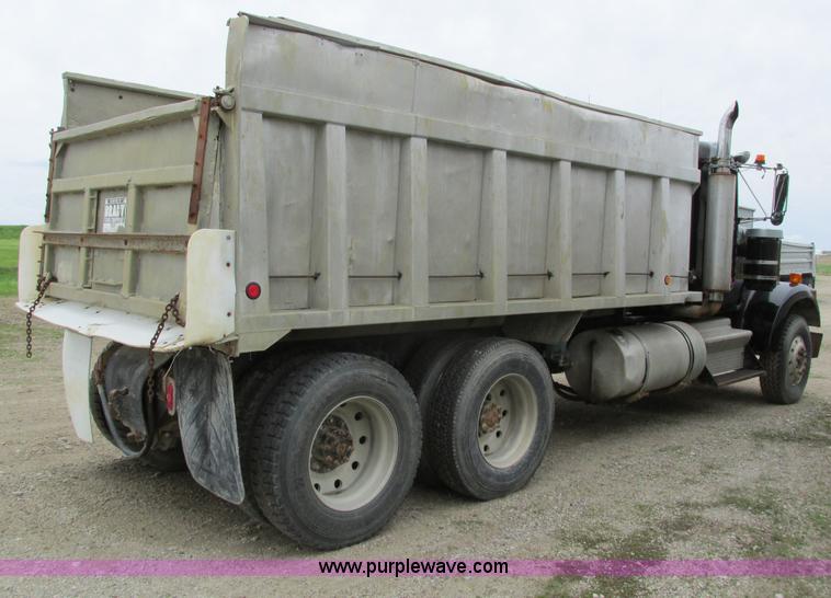 image for item I4180 1984 Kenworth W900 dump truck