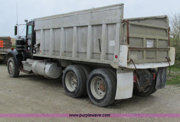 image for item I4180 1984 Kenworth W900 dump truck