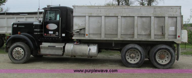 image for item I4180 1984 Kenworth W900 dump truck
