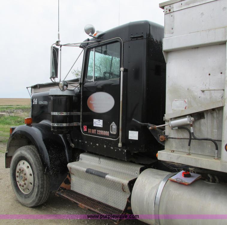 image for item I4180 1984 Kenworth W900 dump truck