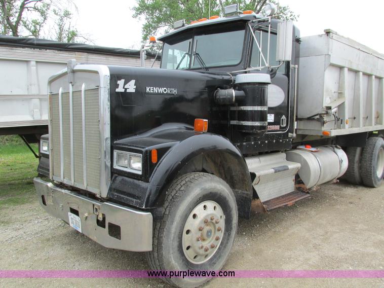 image for item I4180 1984 Kenworth W900 dump truck