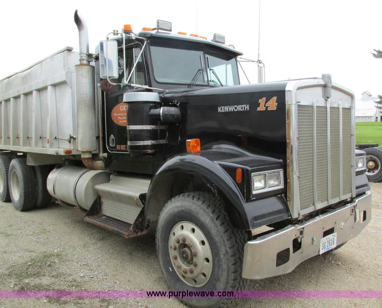 image for item I4180 1984 Kenworth W900 dump truck