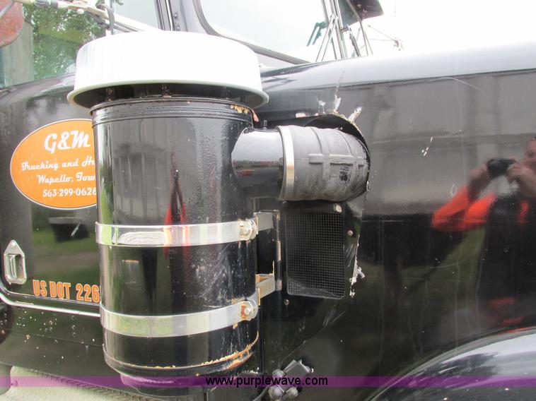 image for item I4180 1984 Kenworth W900 dump truck