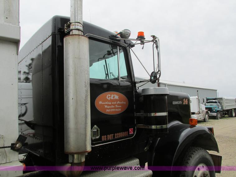 image for item I4180 1984 Kenworth W900 dump truck