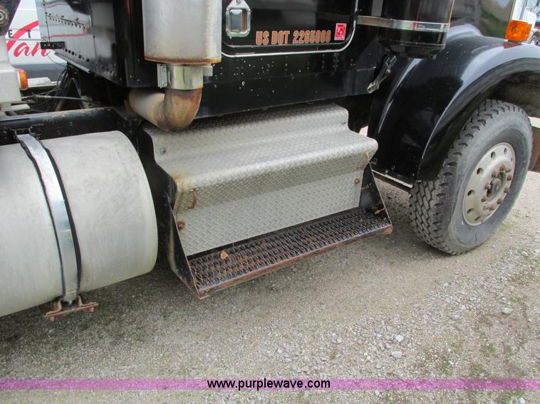 image for item I4180 1984 Kenworth W900 dump truck