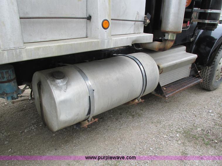 image for item I4180 1984 Kenworth W900 dump truck