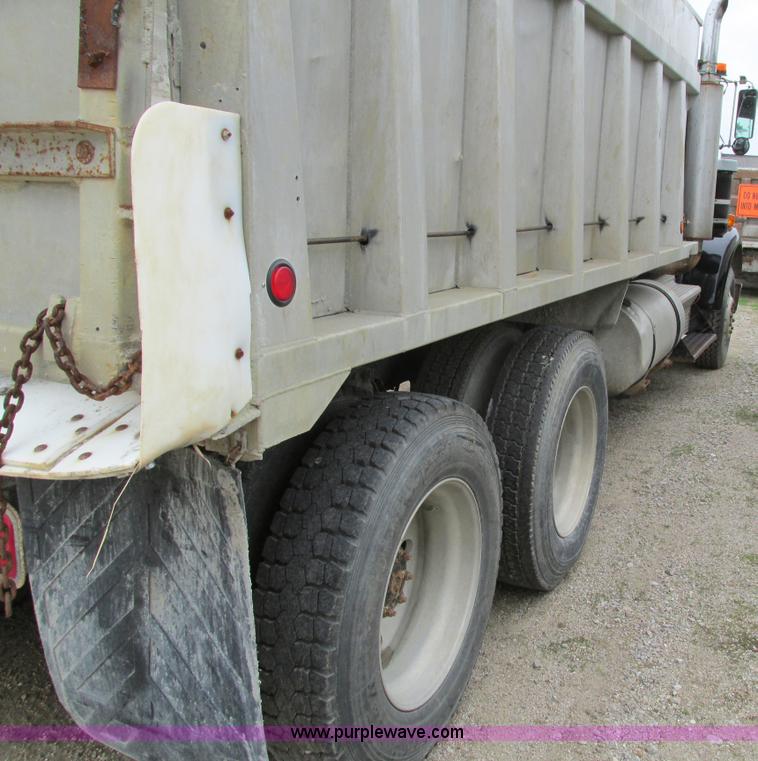 image for item I4180 1984 Kenworth W900 dump truck