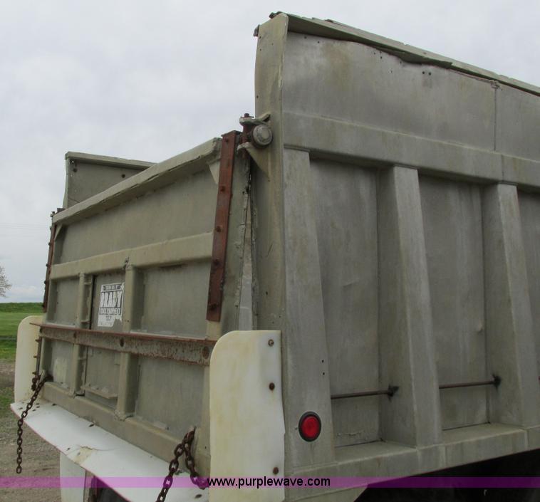 image for item I4180 1984 Kenworth W900 dump truck