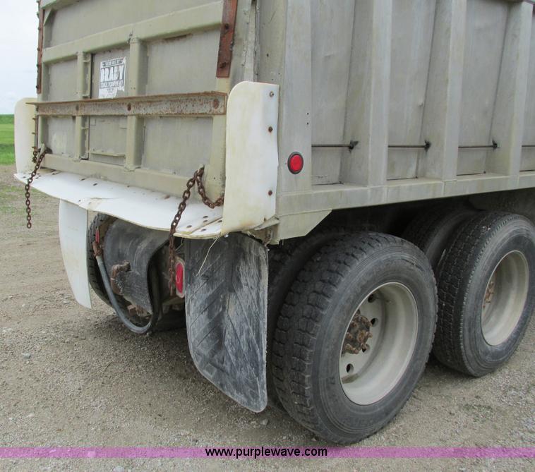 image for item I4180 1984 Kenworth W900 dump truck