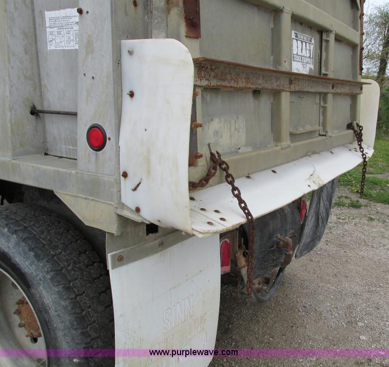 image for item I4180 1984 Kenworth W900 dump truck