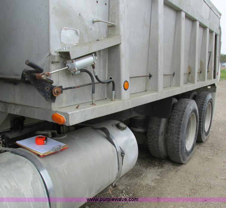 image for item I4180 1984 Kenworth W900 dump truck