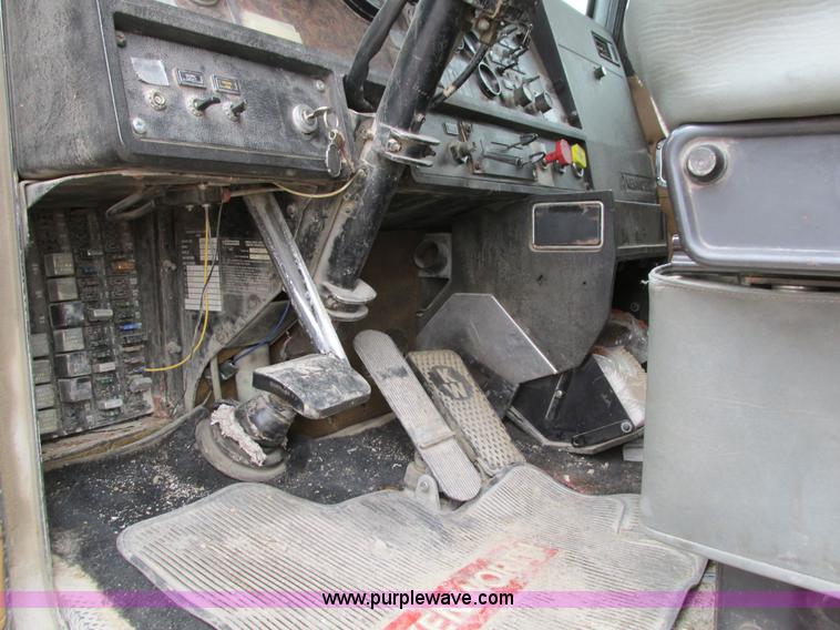 image for item I4180 1984 Kenworth W900 dump truck