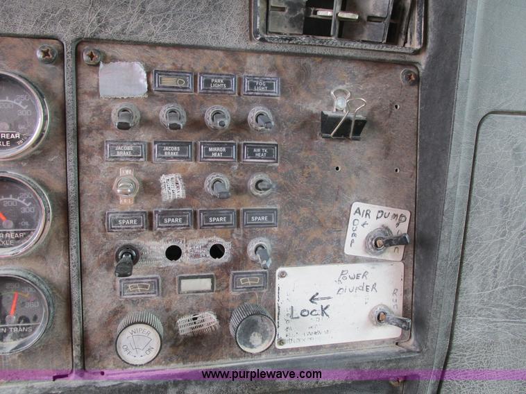 image for item I4180 1984 Kenworth W900 dump truck