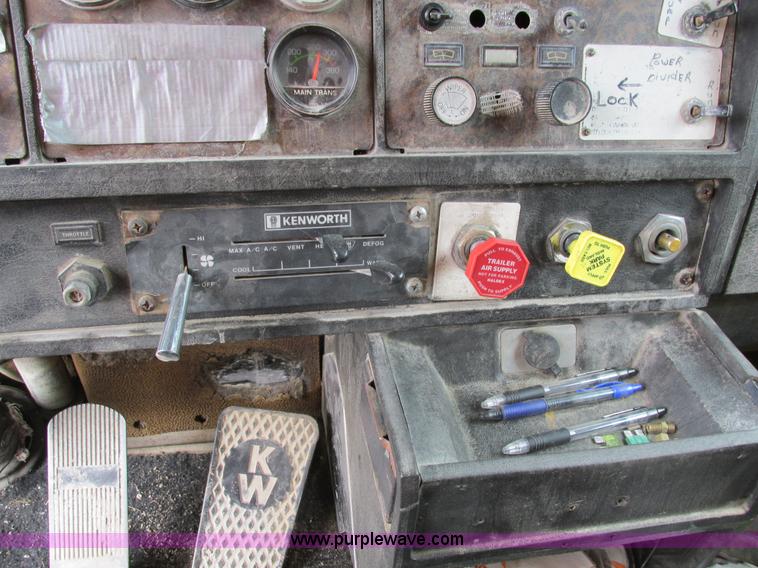 image for item I4180 1984 Kenworth W900 dump truck