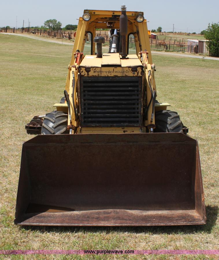 image for item I7463 1985 New Holland LB-620 articulated backhoe